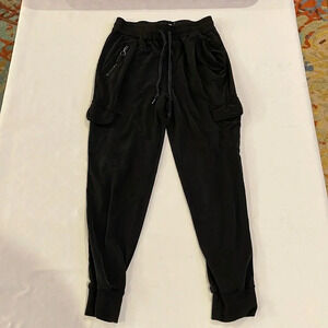 34N‎ 118W women’s pull on cargo joggers super soft silky feeling medium